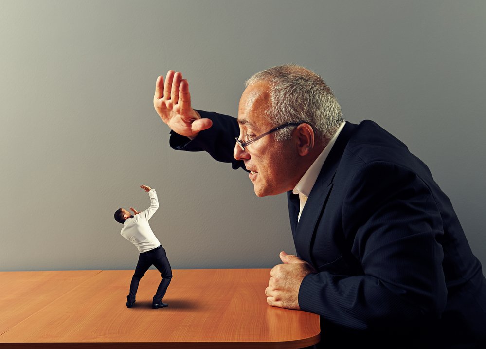 Сложный выбор руководителя быть любимым или эффективным